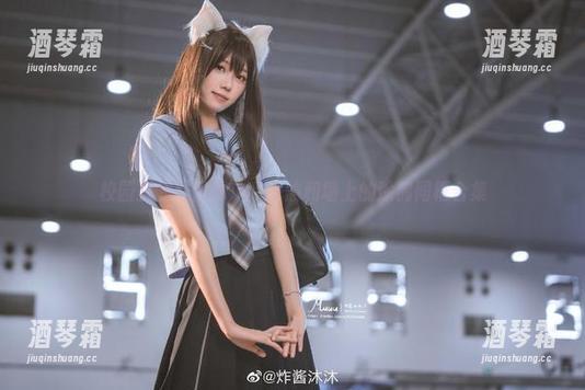 炸酱沐沐 校园里的炸酱沐沐:偷偷和墙上的涂鸦同框合集