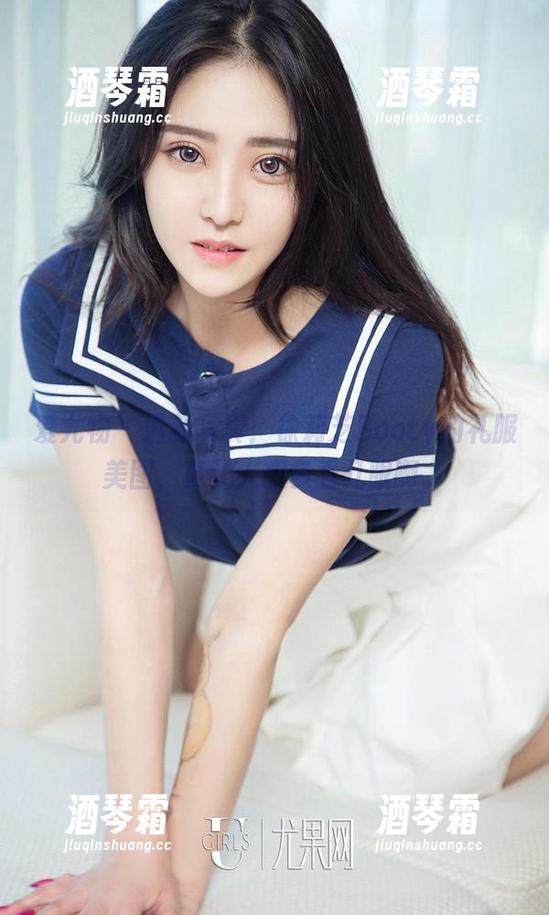 爱尤物 - 最新写真：徐莉芝Booty的礼服美图，真让人想多看几眼啊。