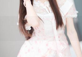 抹胸浴缸里的王羽杉cos，突然发现水都是光辉！