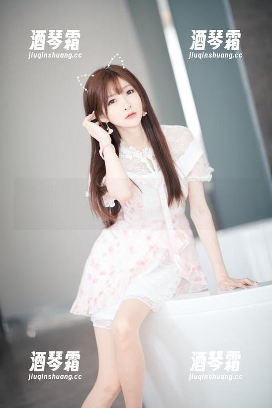 王羽杉 抹胸浴缸里的王羽杉cos,突然发现水都是光辉!