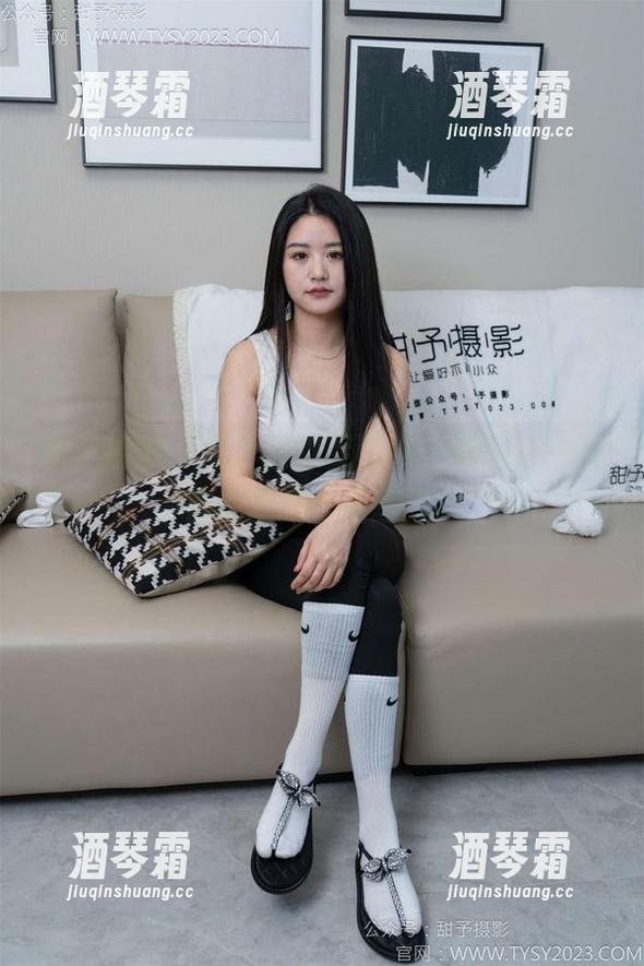 甜予摄影 - 思思的裸足图集，似乎每一张都在表述一种洒脱？