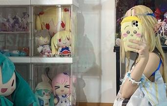 在白栎Shirly的私拍里，夕·染尘烟旗袍不仅仅是布料……