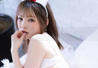 壁纸里的白露Bululu：看护妇风采足以挑衅心中的“小火花”