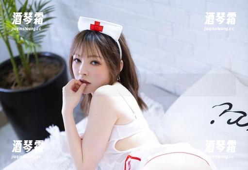 白露Bululu 壁纸里的白露Bululu:看护妇风采足以挑衅心中的“小火花”