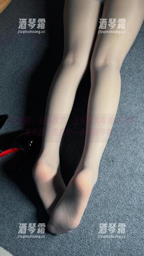 微密圈 - 在线欣赏，白龙猫女与她的肉丝秀禾服，果然有一点不同寻常。