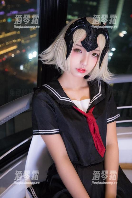 免费的神乐坂真冬水手写真，来吧，偷偷看一眼没关系的！