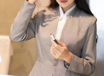 秀人网 – 更新！看Carol周妍希在白裙里走动，我的目光都不知去哪儿了。