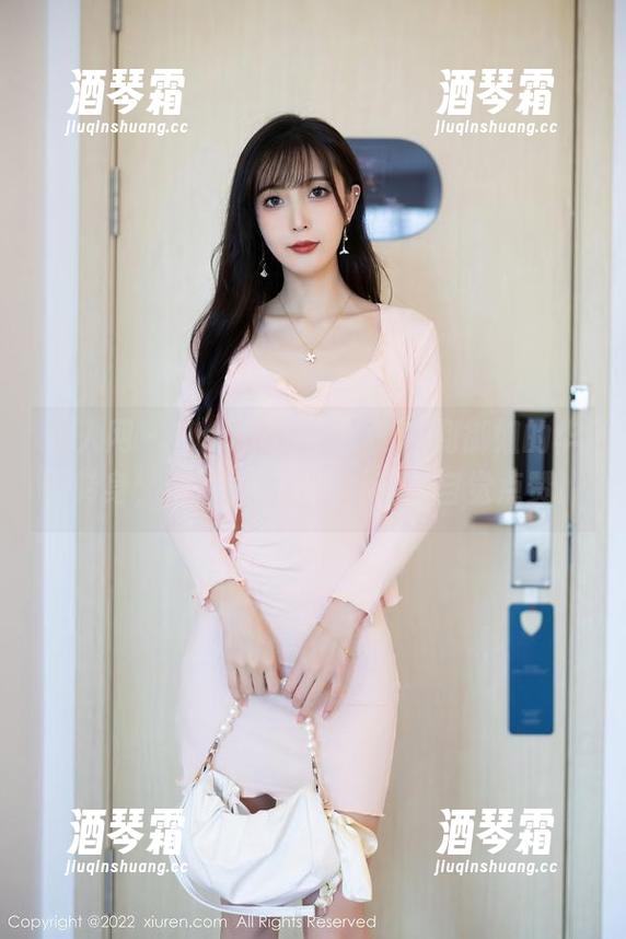 秀人网-sugar小甜心CC 秀人网 - 从sugar小甜心CC到御姐的华丽转身,最新图片让你一秒不自觉点赞!