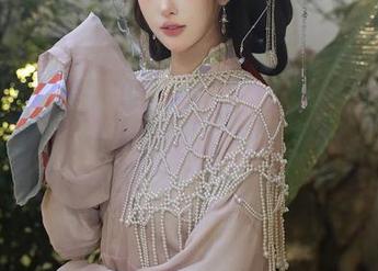 秀人网 – 直击七七kiko的写真真相，这份“甜心”又让我觉得她在卖萌。