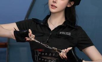秀人网 – 更新！涵涵Luna的短裙写真集——这诱惑我可是受不了！