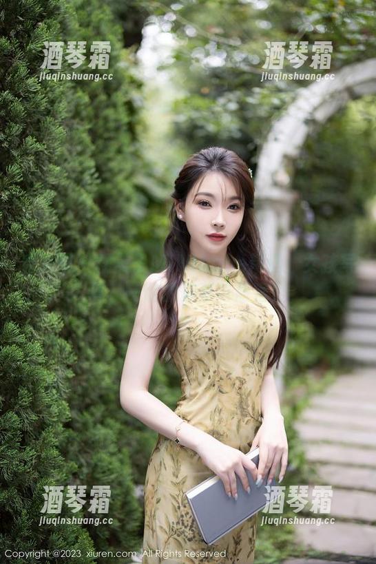 秀人网 - 糯美子MINIbabe精选：女孩写真，一脸的仰慕与甜蜜！
