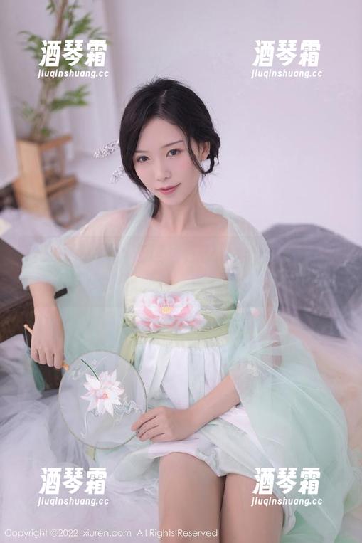 秀人网 - 原图在这里，艾栗栗栗栗栗栗吖的棉袜少女心满满，像极了我的购物车