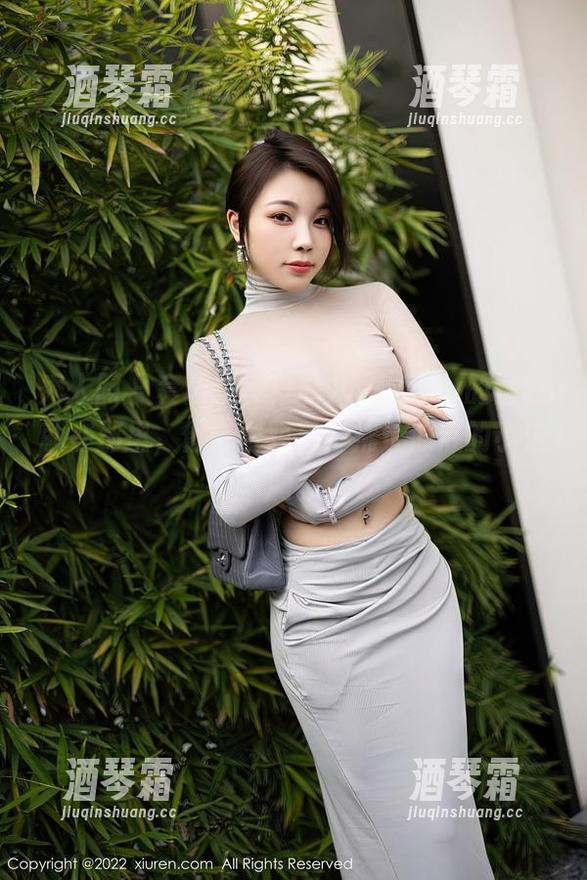 秀人网 - 套图推荐！菲儿beauty的丝袜就在那里，像一缕轻风，拂过心底的小涟漪。