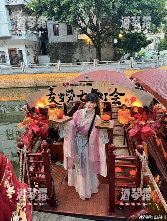 秋山AkI的私拍合集：这景儿看久了，难道只剩下哈哈哈？