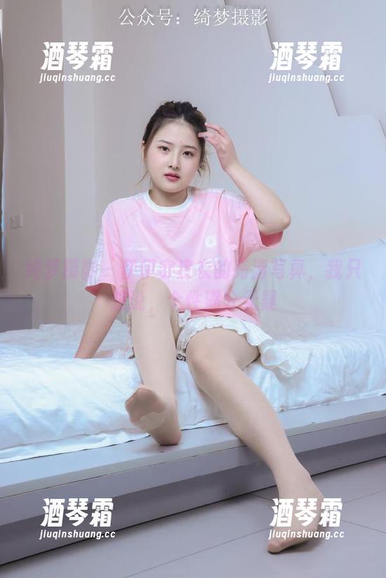 绮梦摄影 - 伊伊穿皮衣的高清写真，我只想说，个性满分无疑