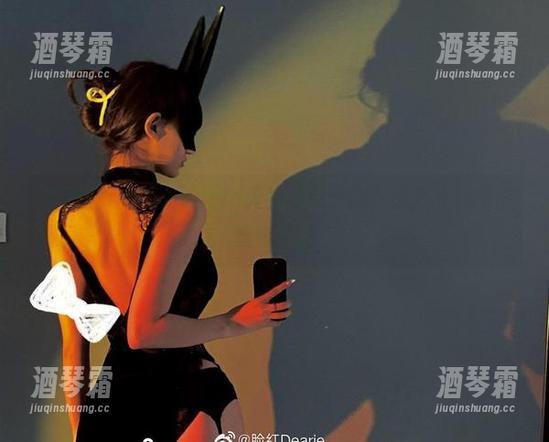 脸红Dearie 微密圈 - 脸红Dearie天生的兔女郎,躲在光影中的诚实作品