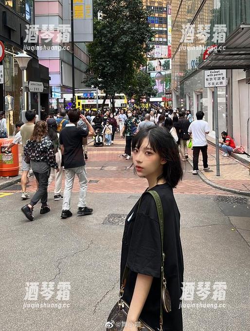 免费一叠：舞小喵的女友图册究竟是何方神圣？