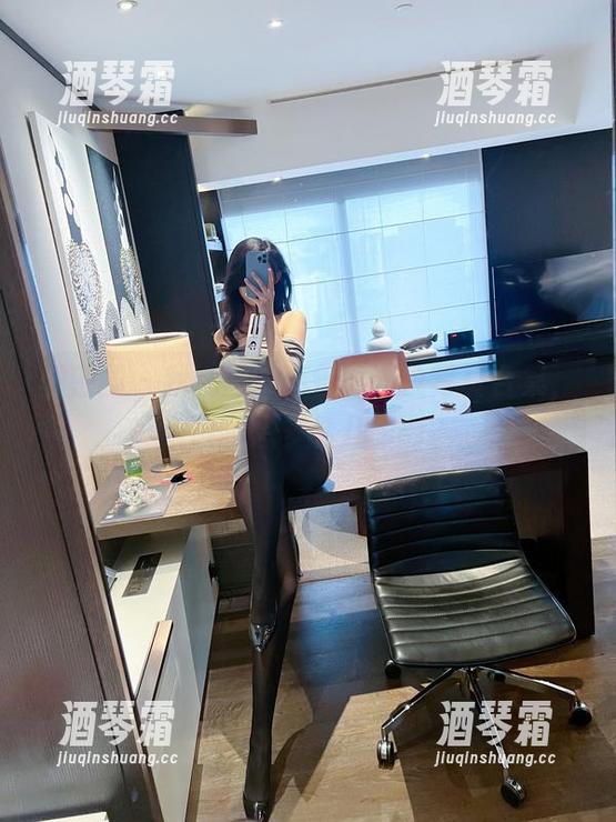 微密圈 - 我就问，葛征的黑丝写真合集，谁能不想多看几眼啊？