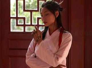 蜜桃社 – 更新提醒：木奈奈的吊带图集，准备好心态再来？