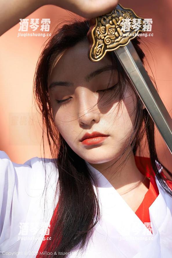 蜜桃社-李颖诗 蜜桃社 - 厨房里的优雅不常见,看李颖诗如何定义定制写真