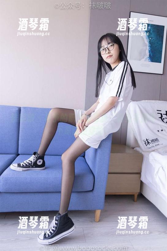 袜啵啵 - 稚予的职业装写真：这身衣服可不是随便穿的！