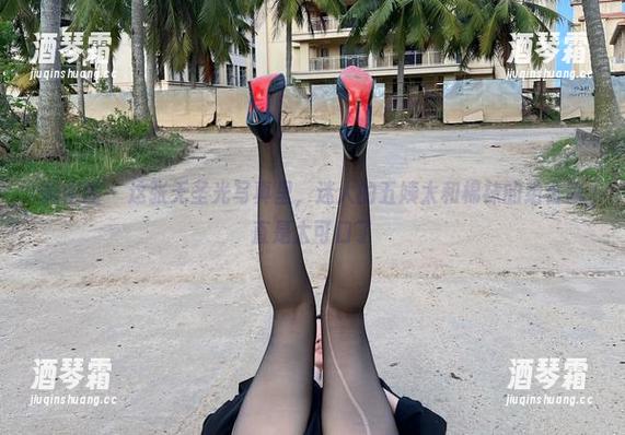 迷人的五姨太 微密圈 - 这张无圣光写真里,迷人的五姨太和棉袜的组合简直是太可口了