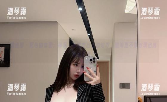 微密圈 - 阿色的套图：裸足，踩踏着自由的边界，脑海里不禁浮现出随意的画面。