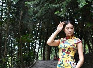魔镜街拍 – 欢迎观看艾小青的美腿全套，没事先打个冷战吗？