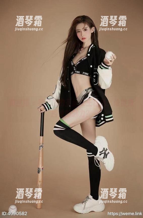 微密圈 - 黎允熙的圣诞女王精选：谁能抵挡她的魅力？